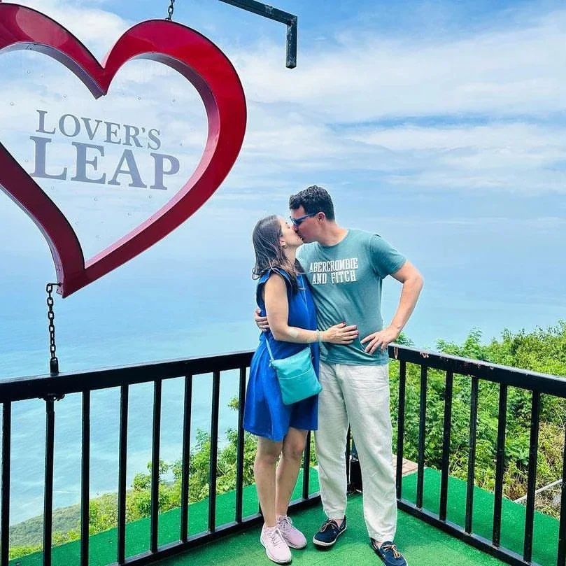 Couple having a romantic kiss at Lover's Leap with the ocean in the background, illustrating Romantic Things to Do in Jamaica for Couples.